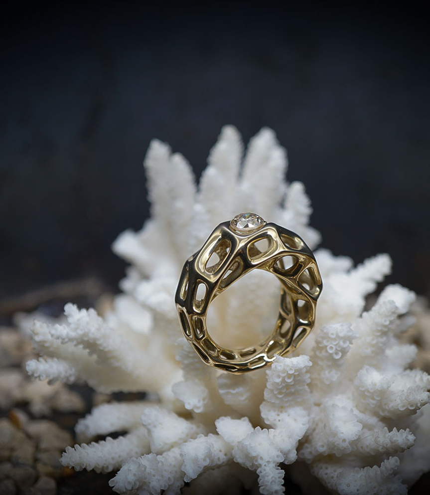 Lovely Storm Collection - Diamond and 18 KT Gold Ring.