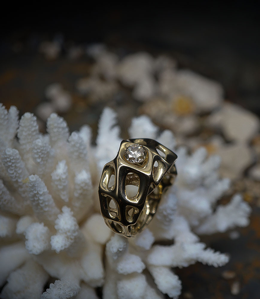 Lovely Storm Collection - Diamond and 18 KT Gold Ring.