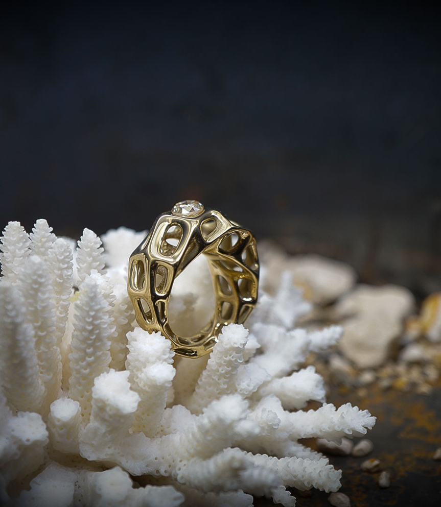 Lovely Storm Collection - Diamond and 18 KT Gold Ring.