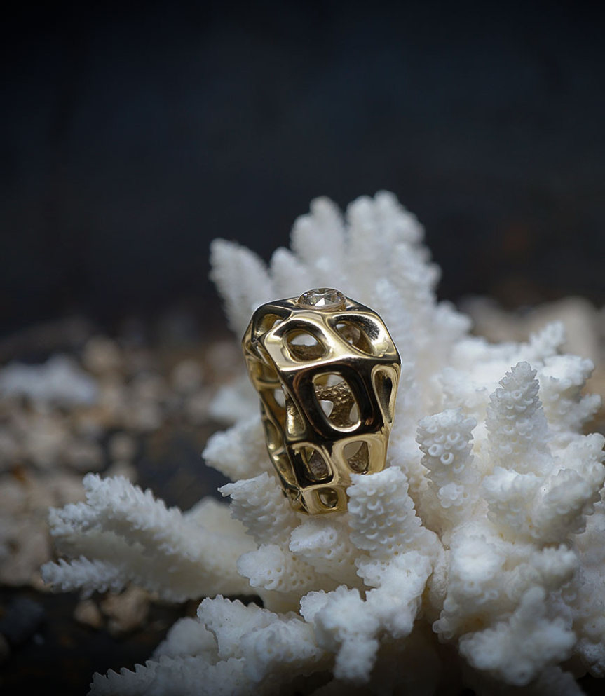 Lovely Storm Collection - Diamond and 18 KT Gold Ring.