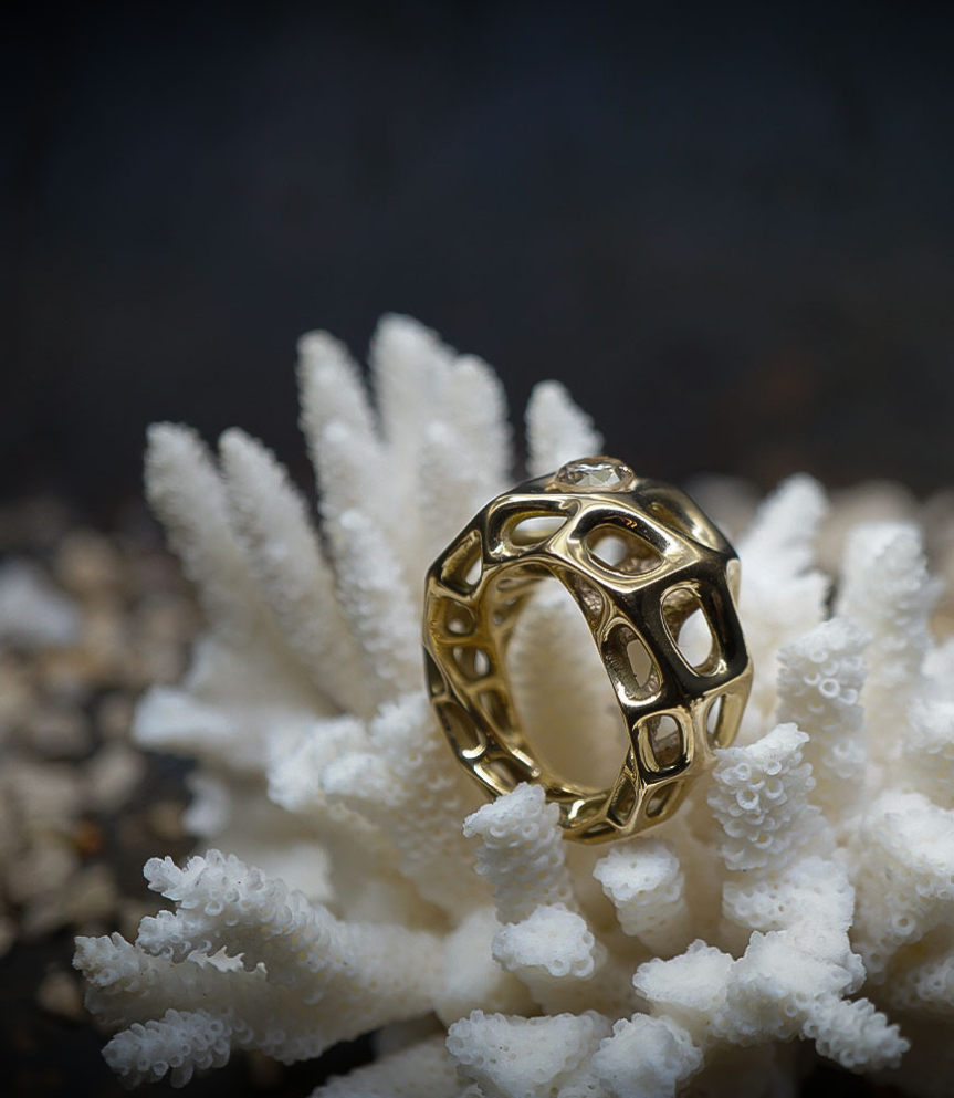 Lovely Storm Collection - Diamond and 18 KT Gold Ring.
