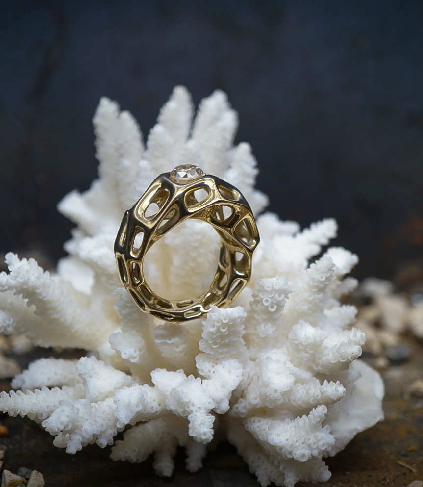Lovely Storm Collection - Diamond and 18 KT Gold Ring.