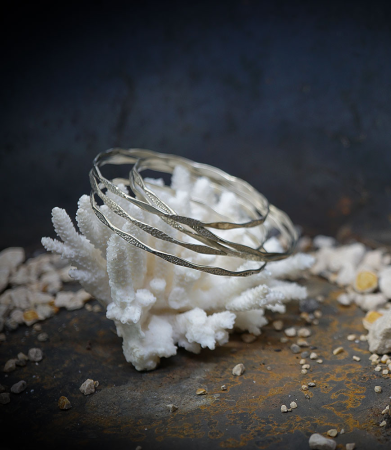 Bracelet jonc en argent massif.