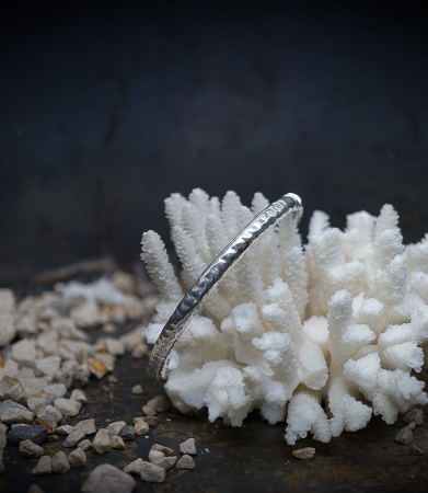 Bracelet jonc ouvrant en argent massif crèation Lovely Storm.