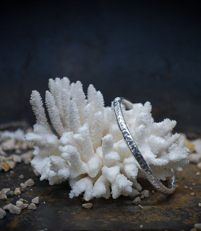 Bracelet jonc ouvrant en argent massif crèation Lovely Storm.