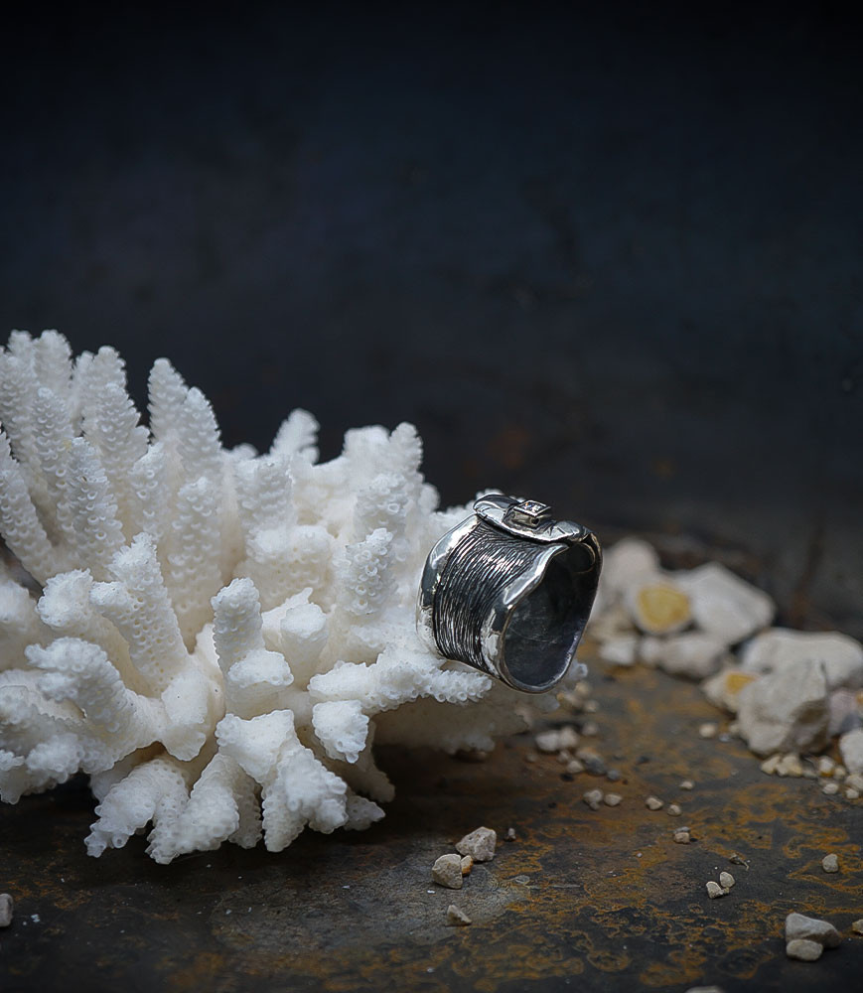 Bague en argent et diamant piéce unique signé Lovely Storm.