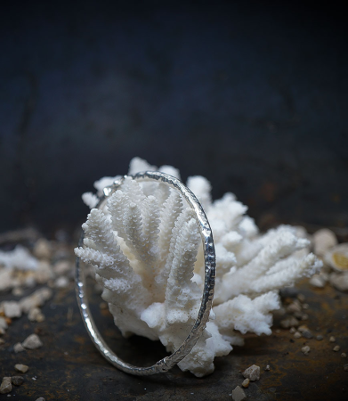 Bracelet jonc martelet unique création Lovely Storm.