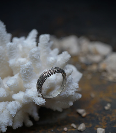 Bague en argent massif pièce unique signé Lovely Storm Collection.
