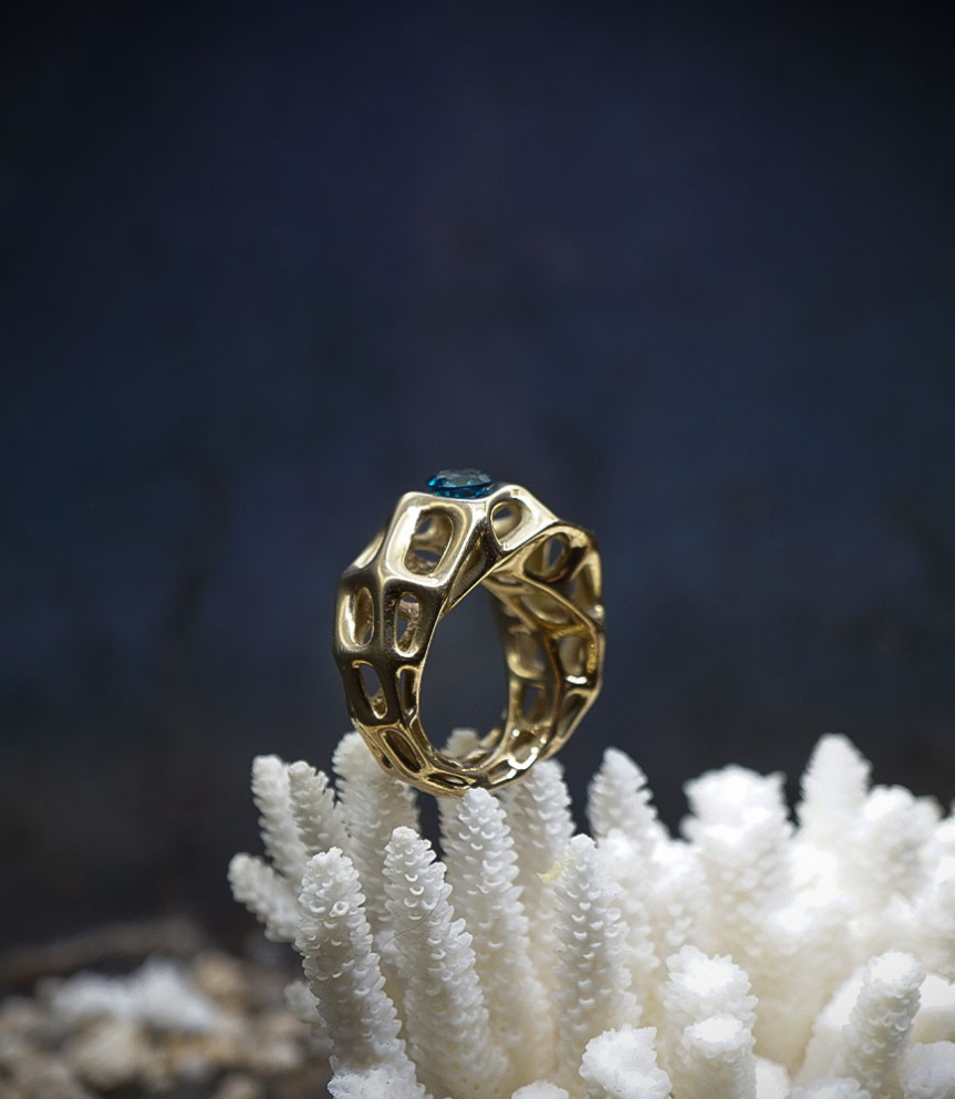 Bague or 750/1000 et Saphir disponible a la bijouterie Barrouyer.