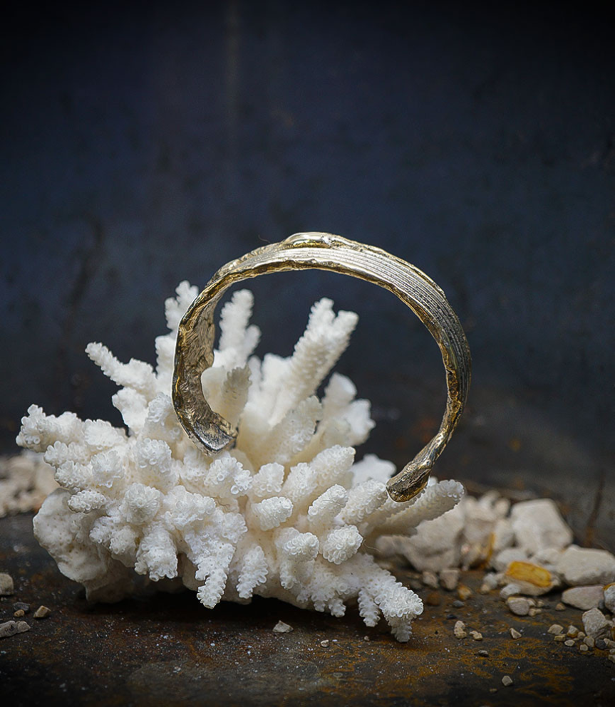 Bracelet jonc en or et argent brut, pièce unique signèe Lovely Storm .