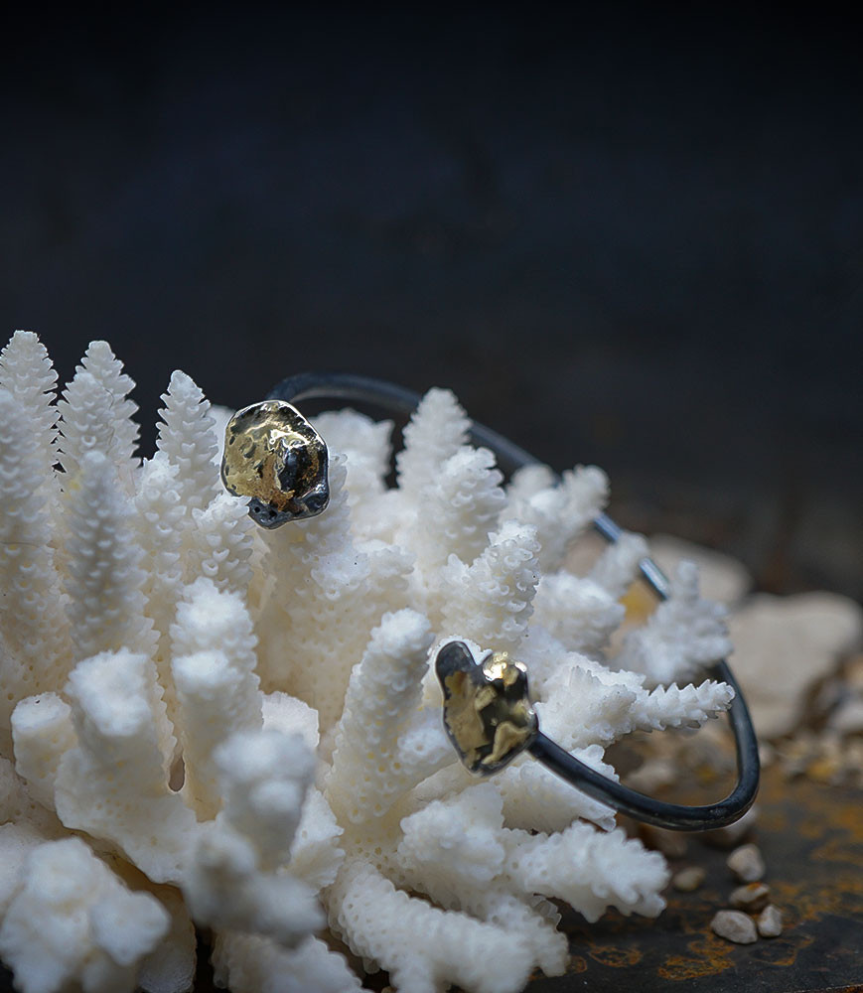 Bracelet jonc signè Lovely Storm pièce unique en or et argent .