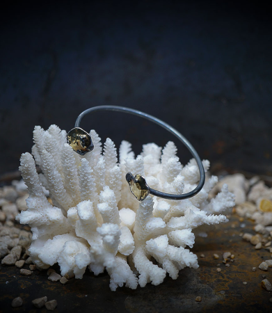 Bracelet jonc signè Lovely Storm pièce unique en or et argent .