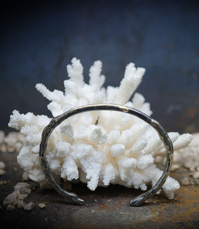 Bracelet jonc en or et argent signèe Lovely Storm .