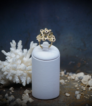 Bague de créatrice en or pièce unique signé Lovely Storm.