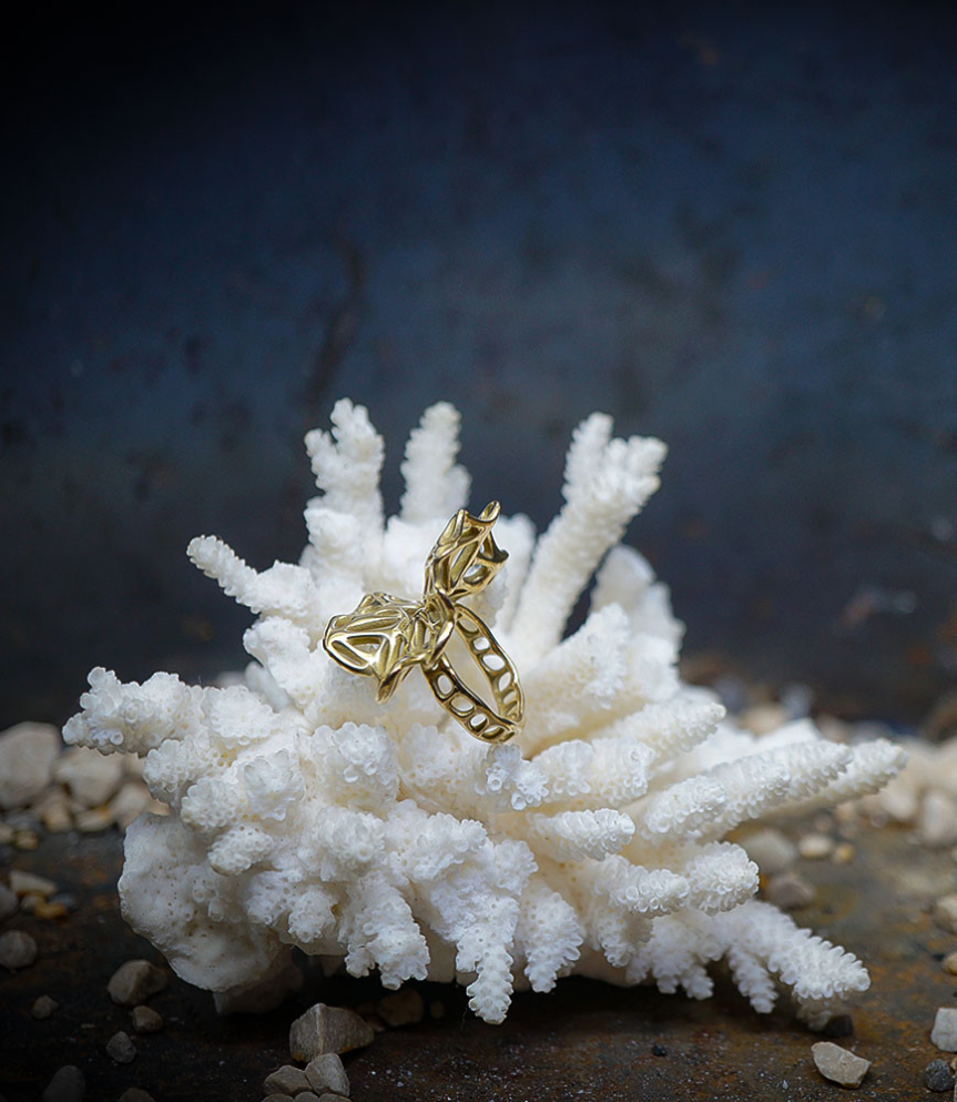 Bague de créatrice en or pièce unique signé Lovely Storm.