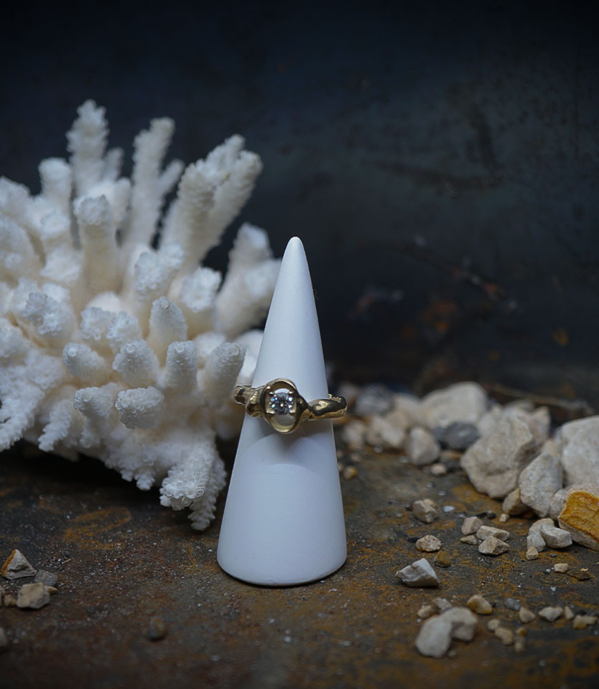 Bague Diamant et Or 18 KT pièce unique créé a la bijouterie Barrouyer.