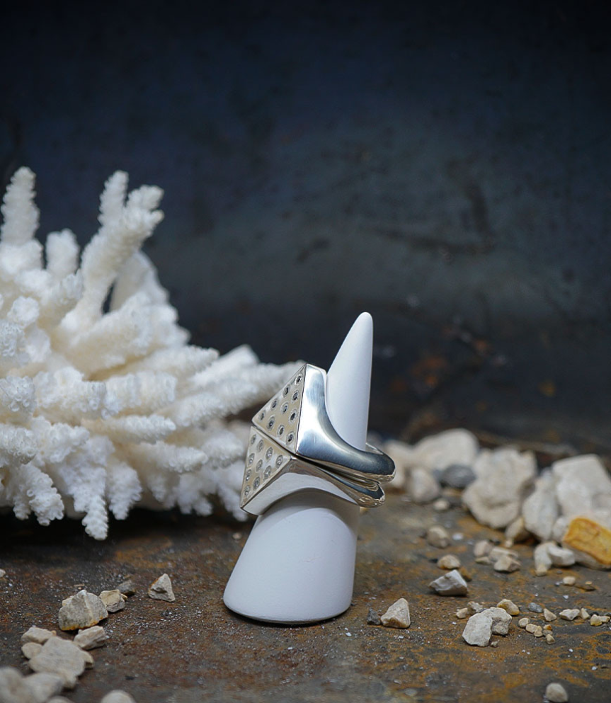 Bague Argent Massif et Diamants piéce unique créé a la bijouterie Barrouyer.