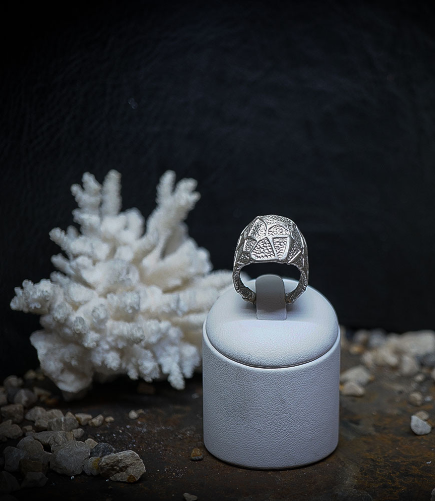 Bague de créatrice en argent massif pièce unique signé Lovely Storm