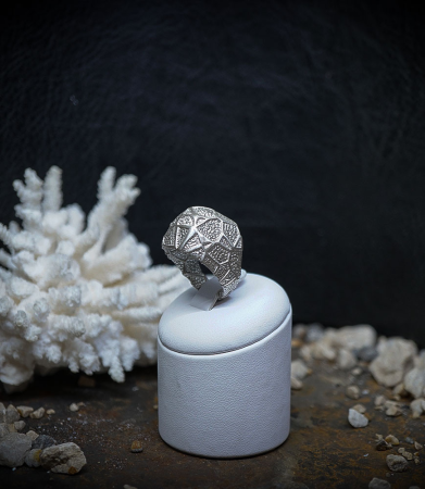 Bague de créatrice en argent massif pièce unique signé Lovely Storm