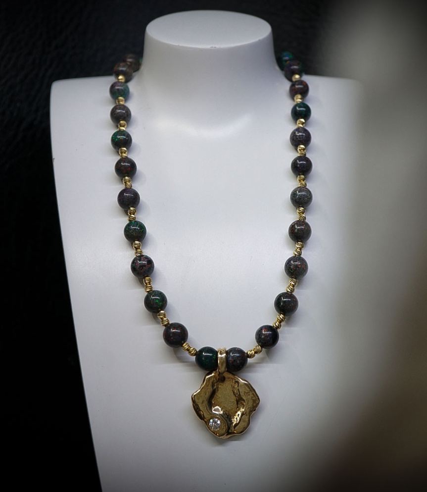 Lovely Storm Collection - Collier Opale et Diamant en Or 18 KT Matière: Or 750/1000 (15,7 grammes) Pierre: Opales (184 carats) e