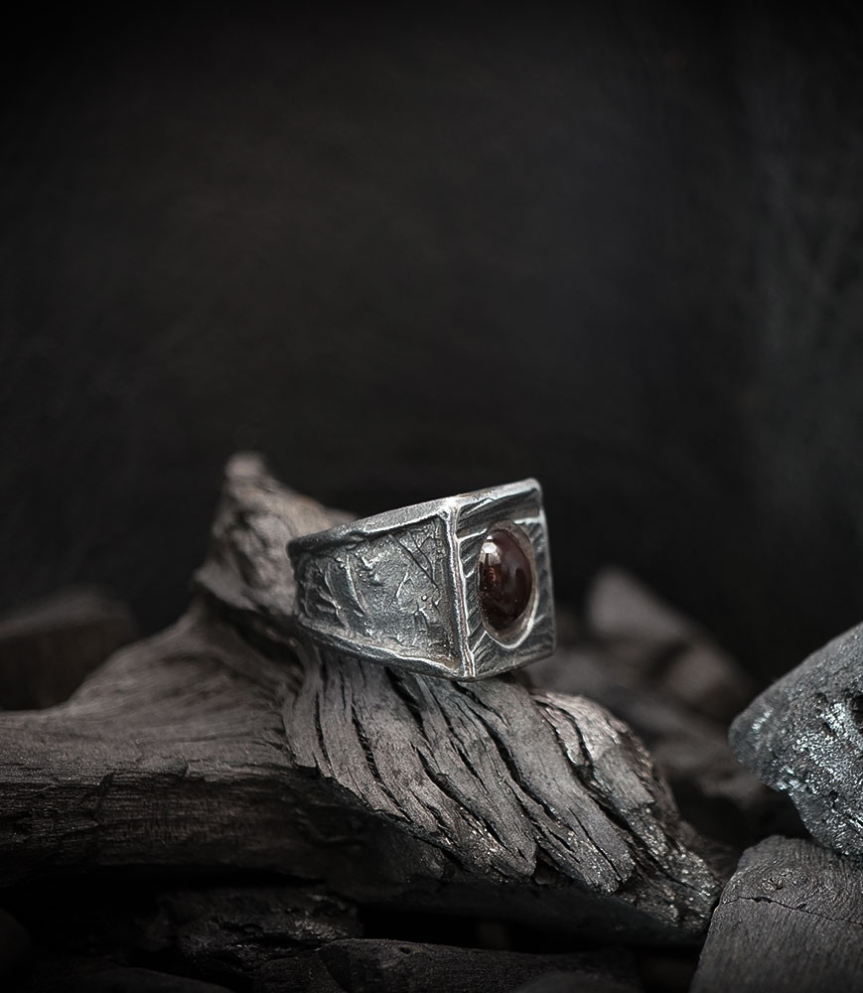 Bague en Argent massif et Oeil de taureau piéce unique créé dans mon atelier.