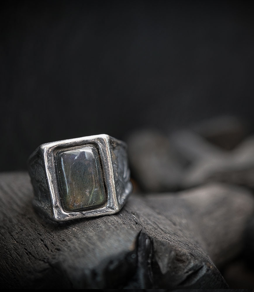 Bagues Argent Massif et labradorite piéce unique créé dans mon atelier.