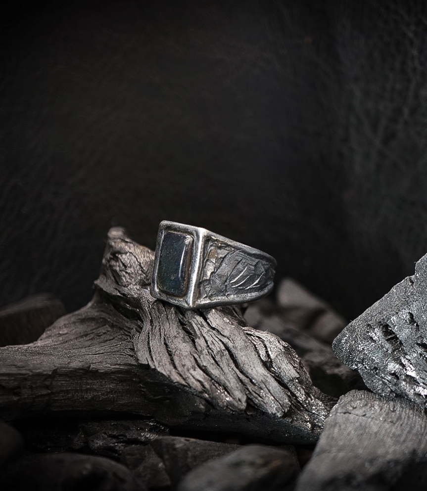 Bagues Argent Massif et labradorite piéce unique créé dans mon atelier.