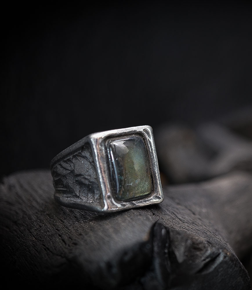 Bagues Argent Massif et labradorite piéce unique créé dans mon atelier.