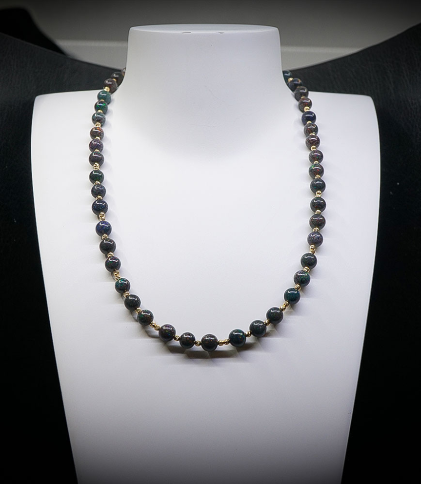 Lovely Storm Collection - Collier Opale et Or 18 KT Matière: Or 750/1000 (6,8 grammes) Pierre: Opales (69,35 carats)  Poids: 20,