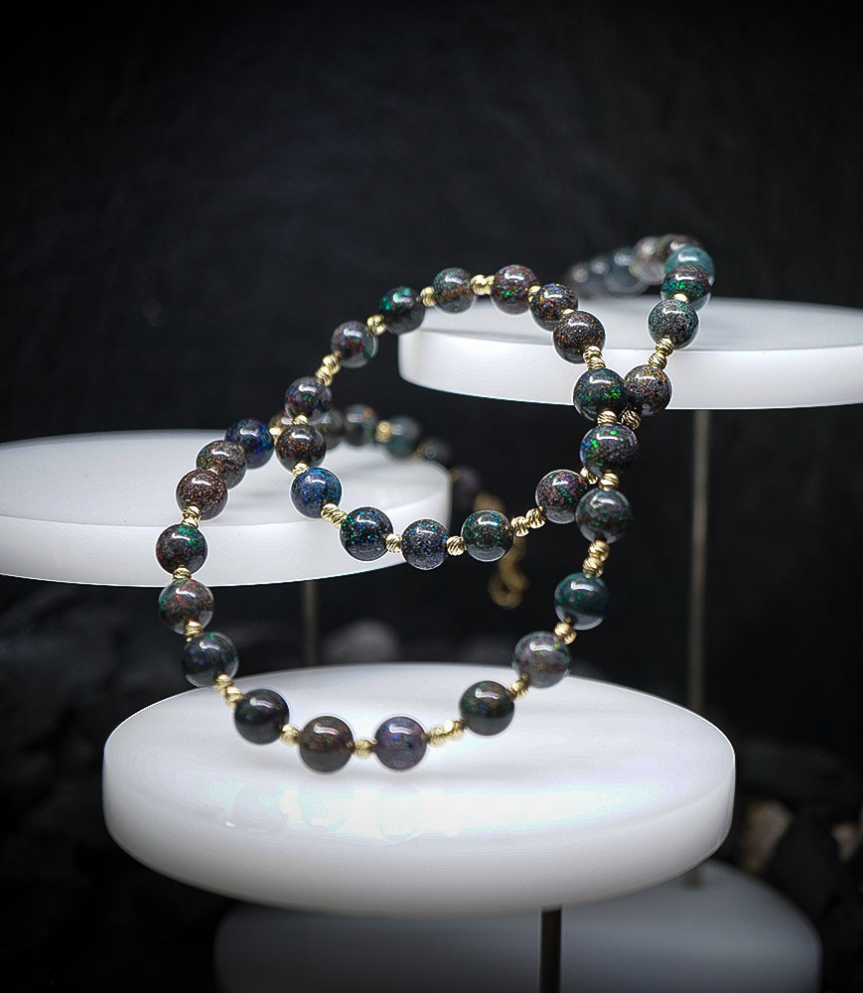 Lovely Storm Collection - Collier Opale et Or 18 KT Matière: Or 750/1000 (6,8 grammes) Pierre: Opales (69,35 carats)  Poids: 20,