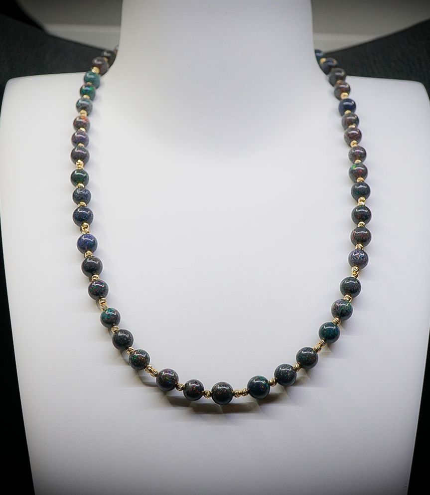 Lovely Storm Collection - Collier Opale et Or 18 KT Matière: Or 750/1000 (6,8 grammes) Pierre: Opales (69,35 carats)  Poids: 20,