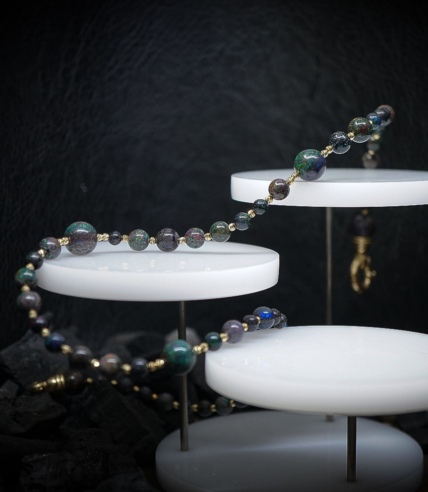 Collier Opale et Or 18KT Matière: Or 750/1000 (13 grammes)  Pierre: Opales (101 carats) Poids: 33,20 grammes