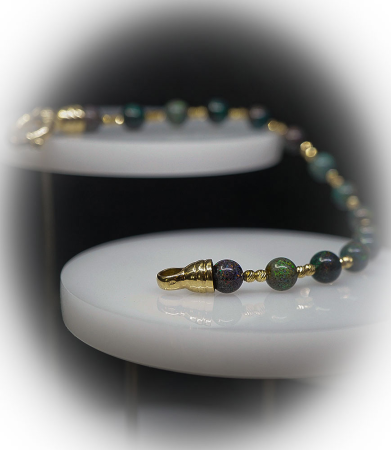 Lovely Storm Collection - 18K Gold Opal Bracelet  Material: 18K Gold (9.4 grams)  Stone: Opals (10.75 carats)  Weight: 11.55 gra