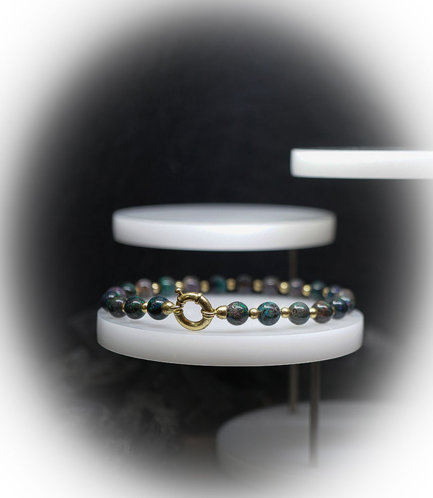 Bracelet Opale et or 18 KT. Matière: Or 750/1000 (3,95 gramme) Pierre: Opale (27,2 carats)