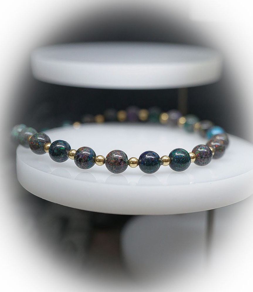 Bracelet Opale et or 18 KT. Matière: Or 750/1000 (3,95 gramme) Pierre: Opale (27,2 carats)