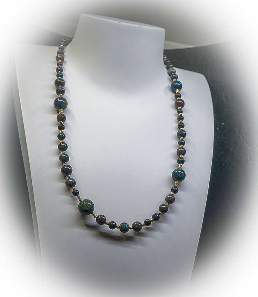 Collier Opale et Or 18KT Matière: Or 750/1000 (13 grammes)  Pierre: Opales (101 carats)