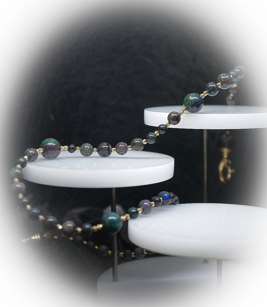 Collier Opale et Or 18KT Matière: Or 750/1000 (13 grammes)  Pierre: Opales (101 carats)