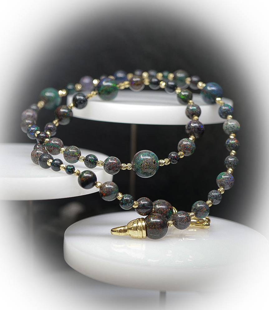 Collier Opale et Or 18KT Matière: Or 750/1000 (13 grammes)  Pierre: Opales (101 carats)