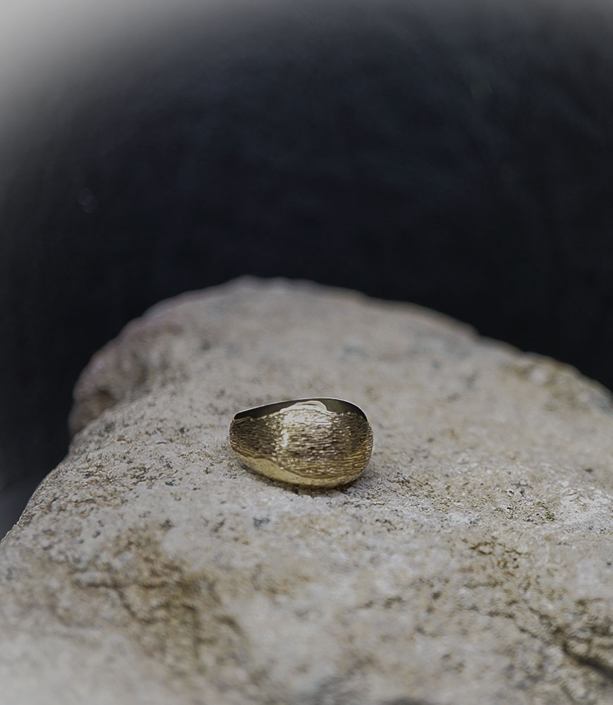 Bague en Or 18 KT.  Matière: Or 750/1000  Poids: 5,6 grammes