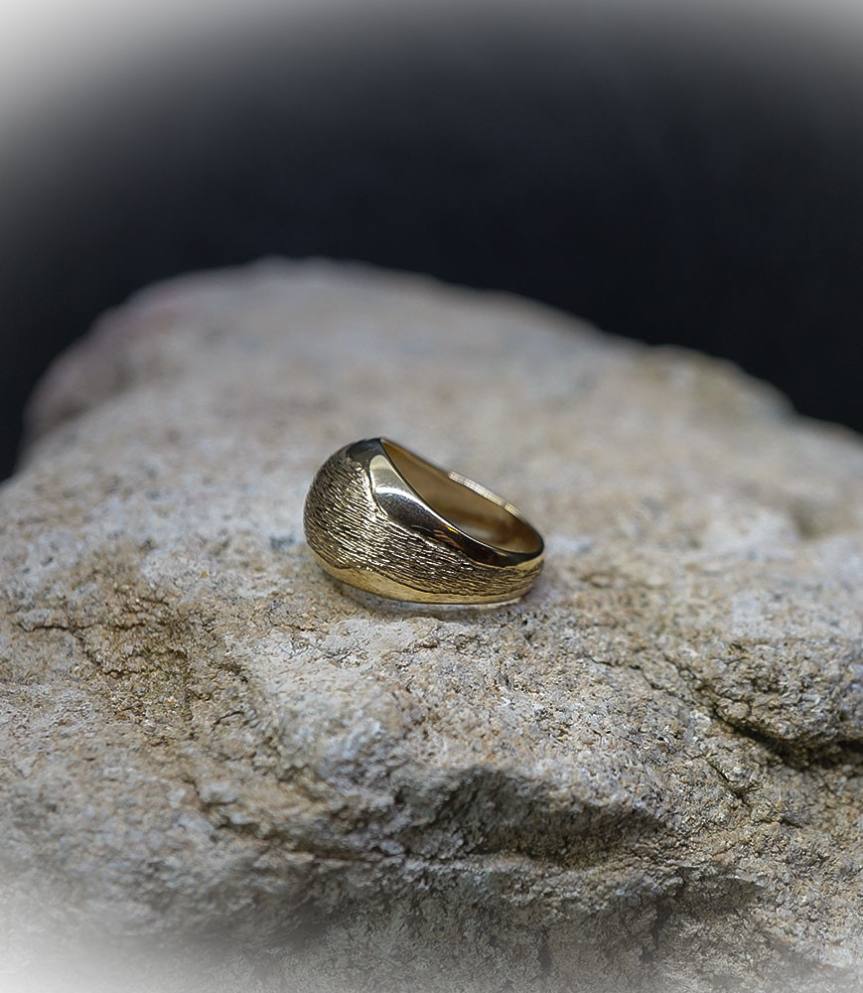 Bague en Or 18 KT.  Matière: Or 750/1000  Poids: 5,6 grammes