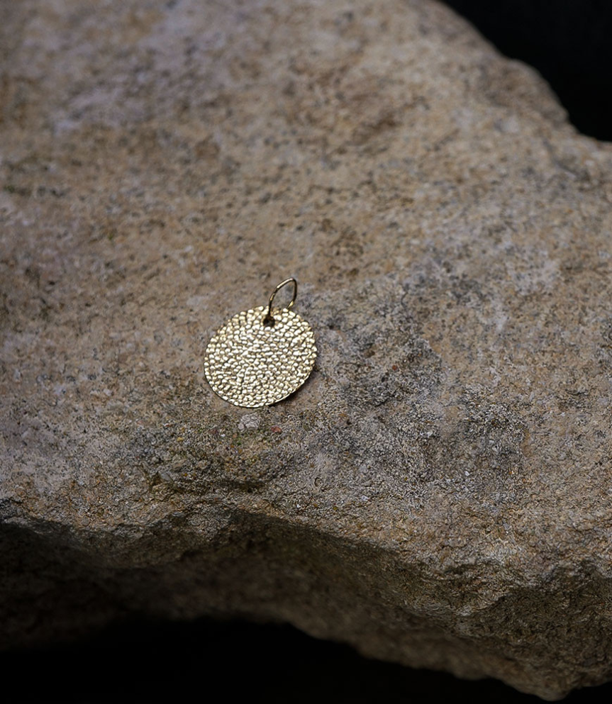 Collier en Or 18 KT.  Matière: Or 750/1000 Poids: 0,7 gramme