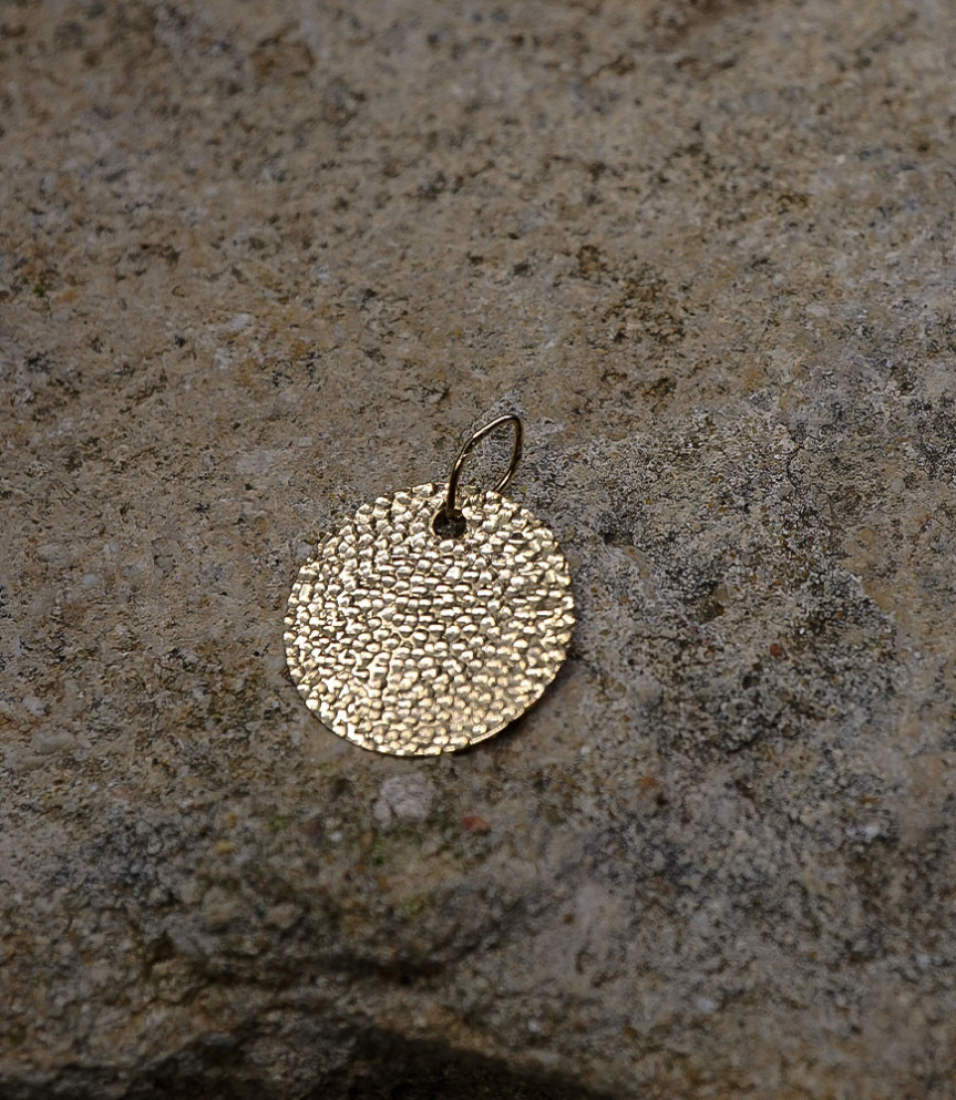 Collier en Or 18 KT.  Matière: Or 750/1000 Poids: 0,7 gramme