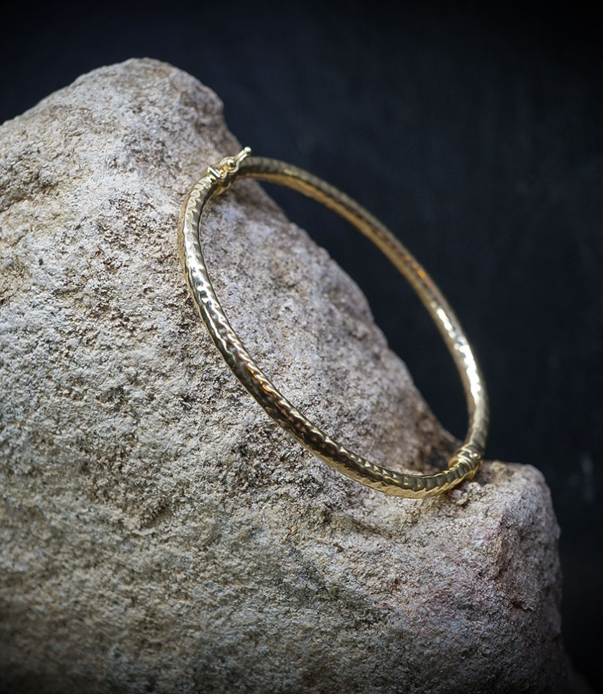 Bracelet jonc en or 18 KT  Matière: Or 750/1000 Poids: 6,35 grammes