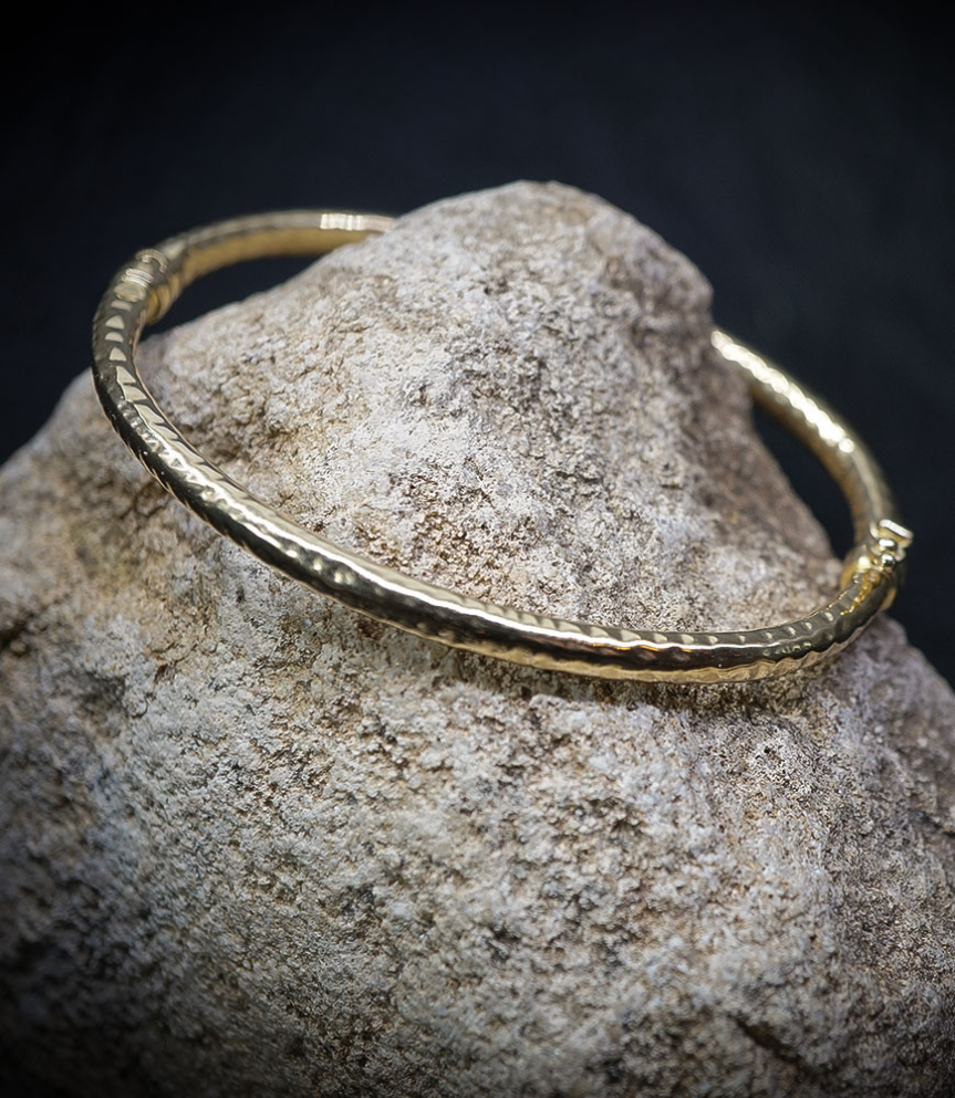 Bracelet jonc en or 18 KT  Matière: Or 750/1000 Poids: 6,35 grammes