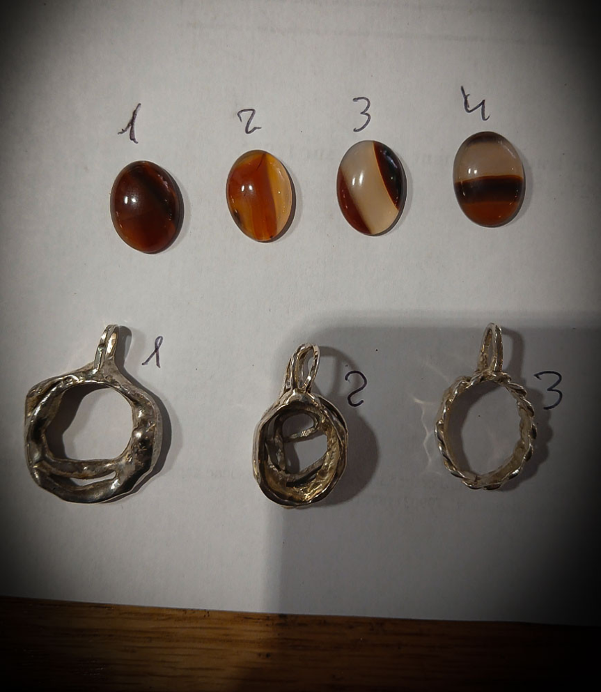 Hephaestus Stones Collection - Sardonyx Pendant in Gold and Sterling Silver    Material: 925 Sterling Silver and 750 Gold  Stone