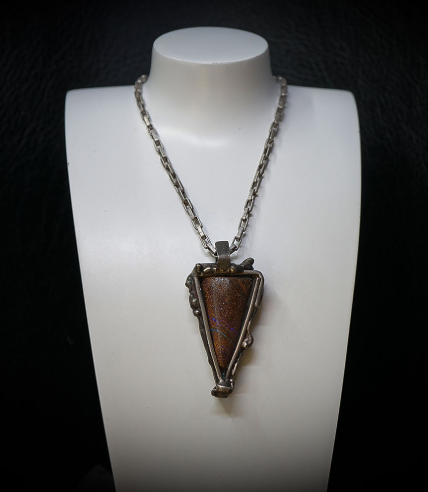 Pendentif Opale et Argent Massif  Matière: Argent massif 925/1000  Pierre: Opale(11,8 carats)  Poids: 16,5 grammes