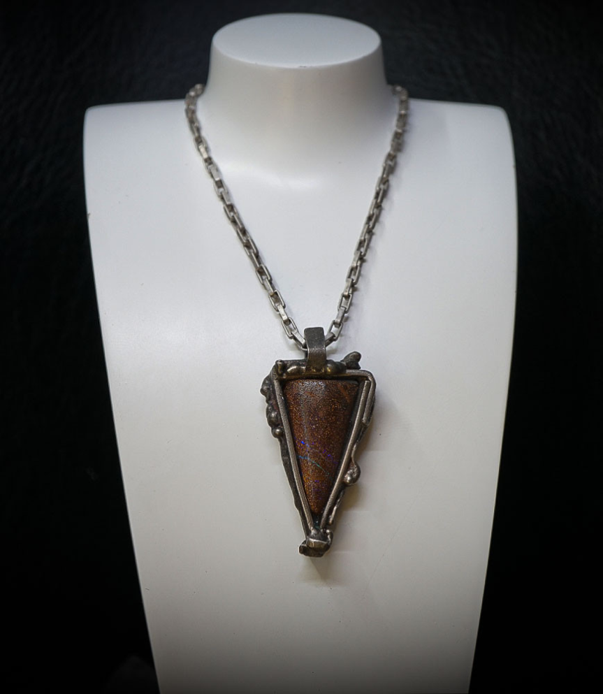 Pendentif Opale et Argent Massif  Matière: Argent massif 925/1000  Pierre: Opale(11,8 carats)  Poids: 16,5 grammes