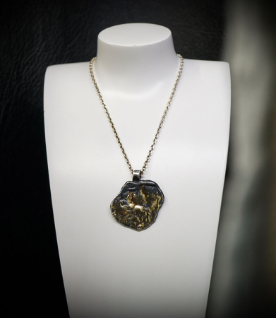 Pendentif en Or et Argent. Matière: Argent 925/1000 (5.7gr) et Or 750/1000 (1,4gr) Pierre: Non Poids: 7,1 grammes