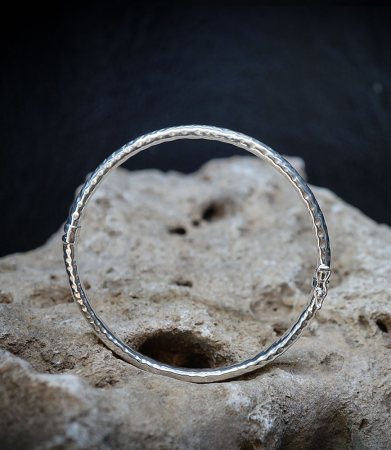 Bracelet Jonc Martelé Ouvrant – Lovely Storm