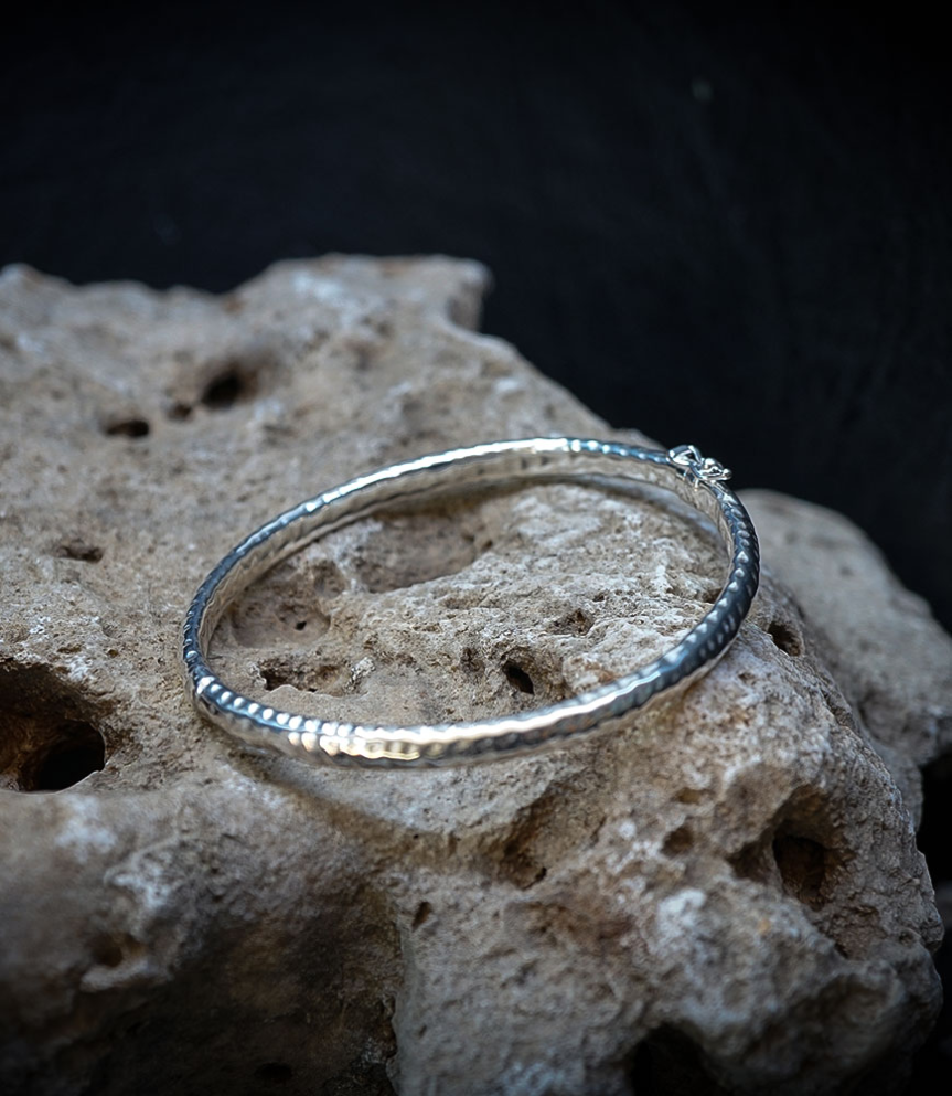 Bracelet Jonc Martelé Ouvrant – Lovely Storm